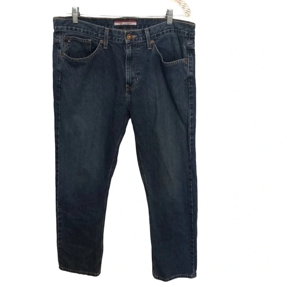 Tommy Hilfiger Men’s Classic Straight leg Medium wash jeans